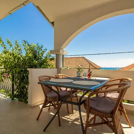 Petar Maksan Apartment Pakostane